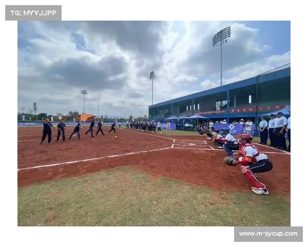 全国女子垒球冠军杯赛采用分组循环制，12日决出最终冠军